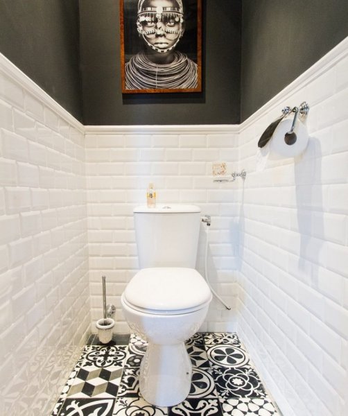 Туалет в черно-белом стиле