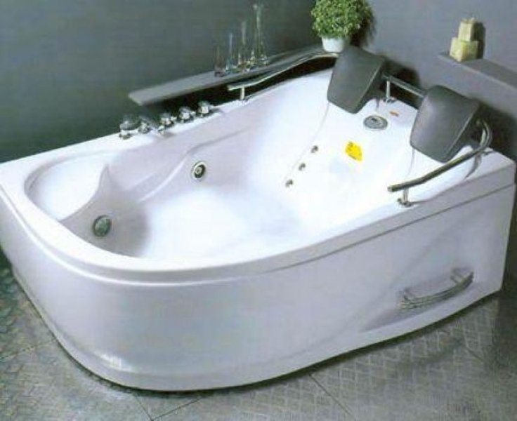 Гидромассажная ванна с подголовниками