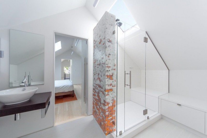 Белоснежная ванная комната в лаконичном стиле